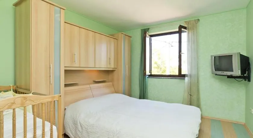 Holiday House In Buje With Balcony, Air Conditioning, W-Lan, Washing Machine