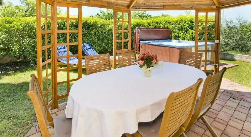 Holiday House In Buje With Balcony, Air Conditioning, W-Lan, Washing Machine Hébergement de vacances