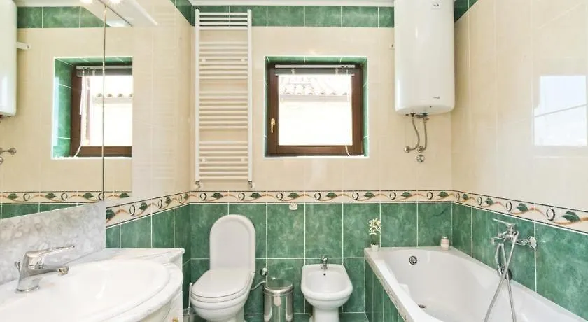 Holiday House In Buje With Balcony, Air Conditioning, W-Lan, Washing Machine 펜션